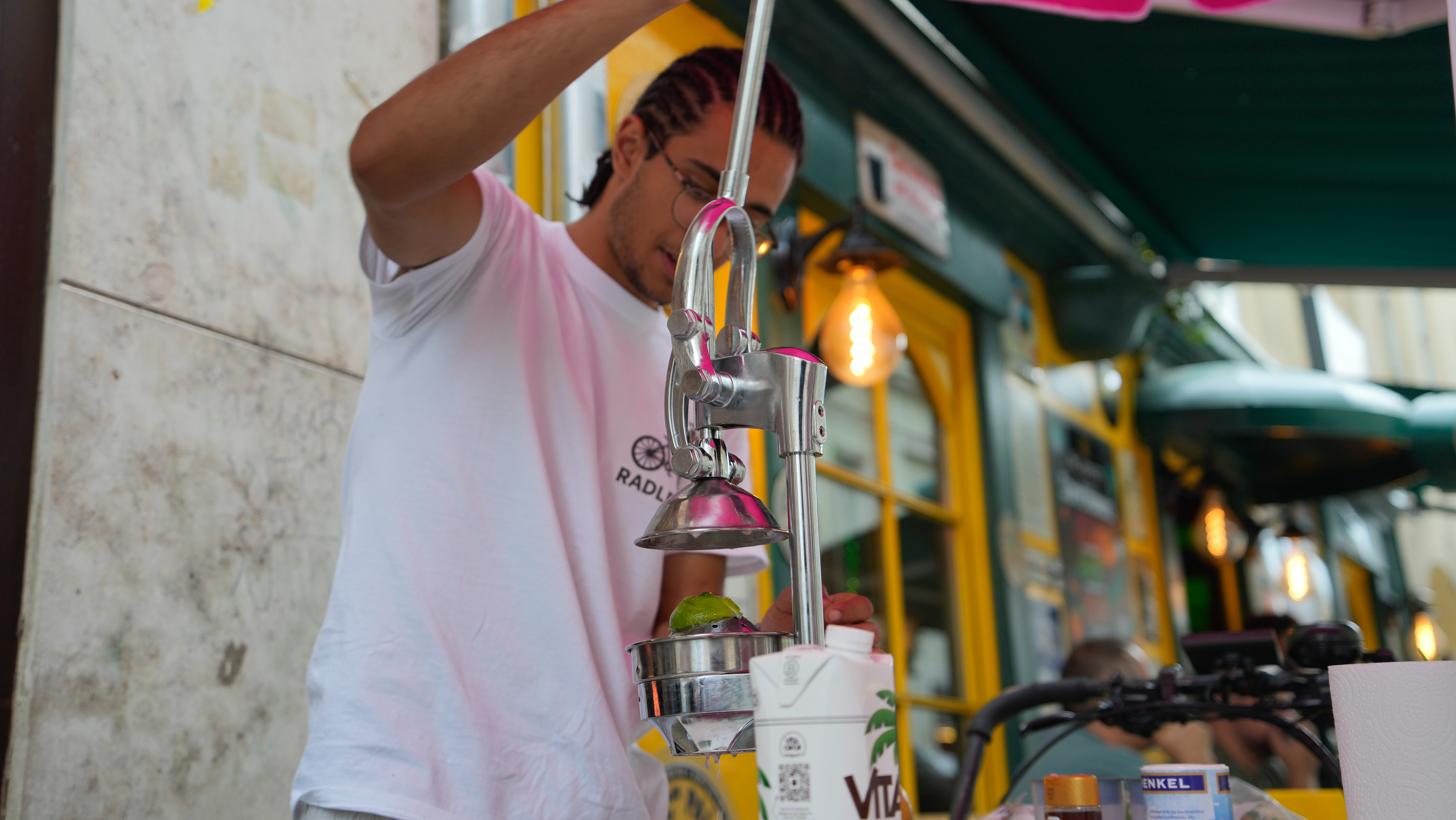 Frische Säfte werden gepresst